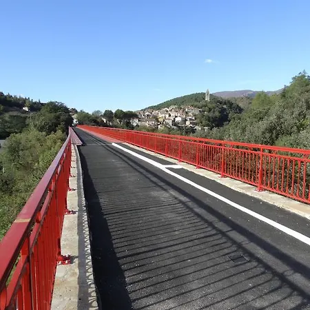 Panzió La Le Poujol-sur-Orb