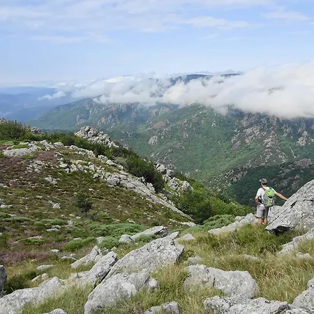 Panzió La Le Poujol-sur-Orb